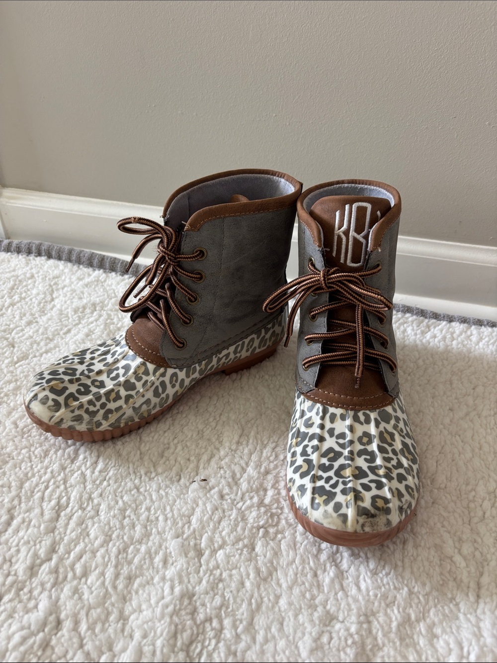 Marleylilly Women's Gray and Brown Leopard-Print Duck Boots